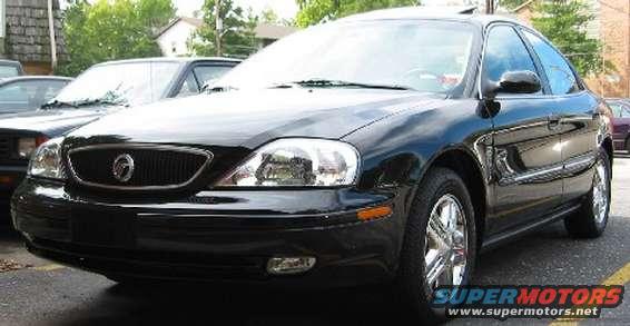 Front 3/4 view of a black 2002 Mercury Sable parked next to another car