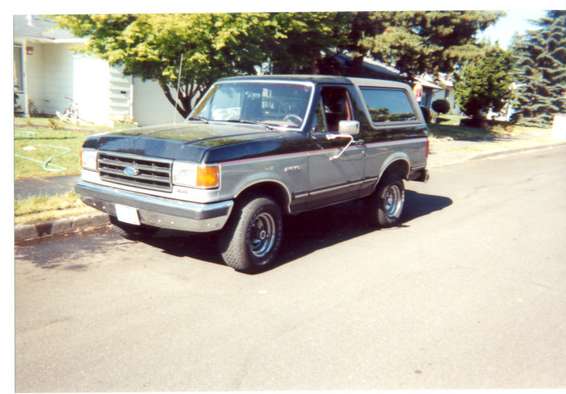 bronco_at_the_house_in_gresham_2001.jpg Lowrider bronco