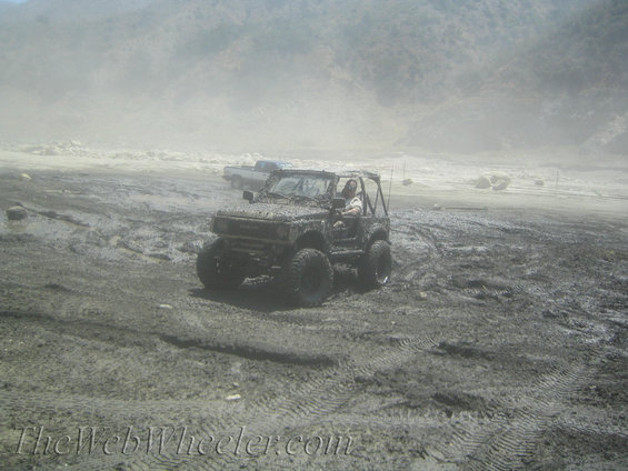 1987 Suzuki Samurai driving through mud, 3q-front view