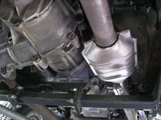 Vehicle undercarriage with transmission housing and catalytic converter visible. Text 'L45116' is stamped on the transmission