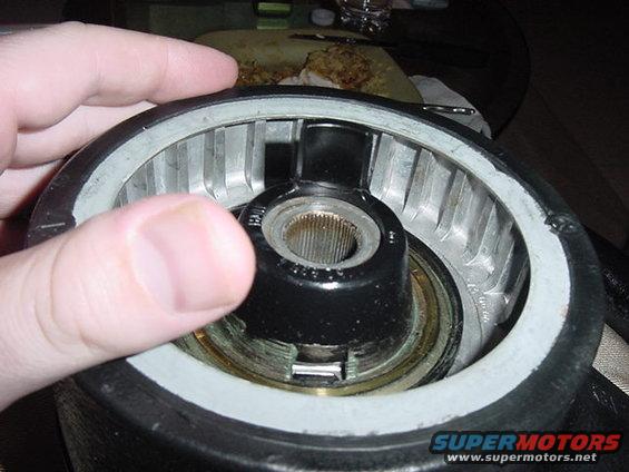 Steering wheel hub assembly with splined shaft