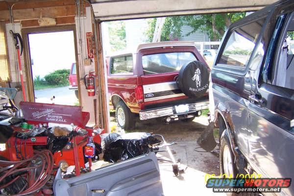 9596.jpg lookin out the door...95 & 96 & a peak at the 90 bronco II