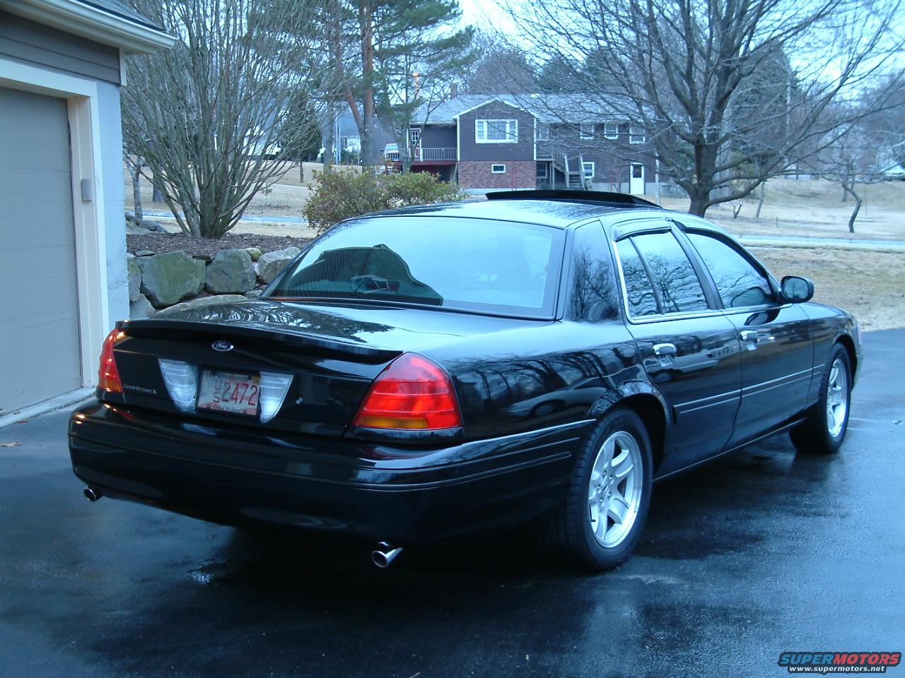 2002 Ford Crown Victoria photo