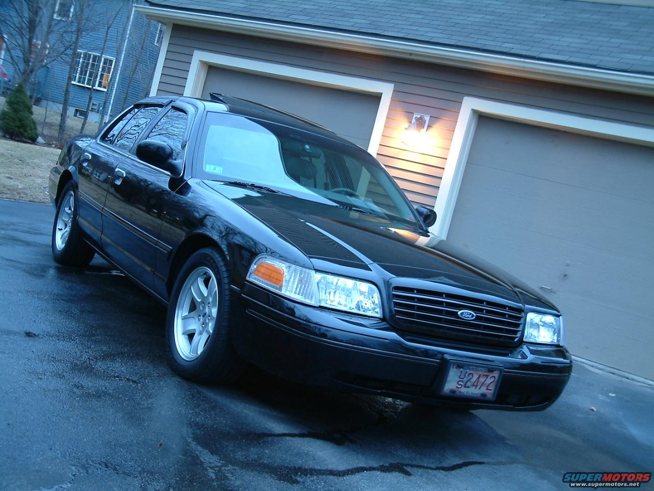 2002 Ford Crown Victoria photo