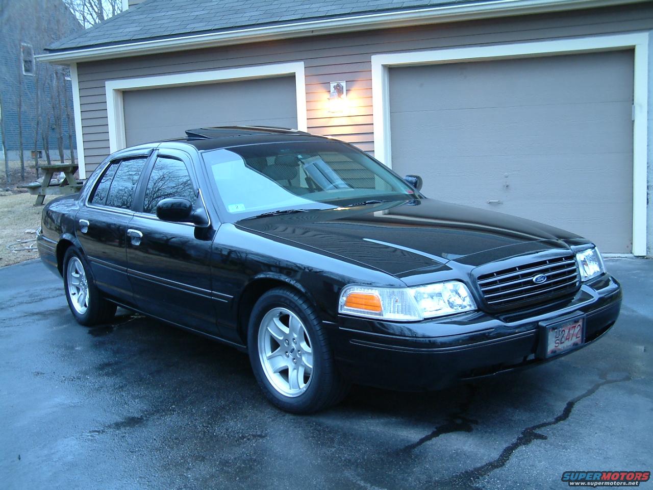 2002 Ford Crown Victoria photo