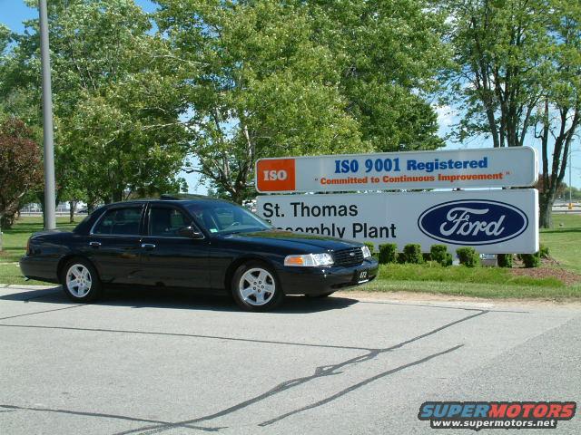 2002 Ford Crown Victoria photo