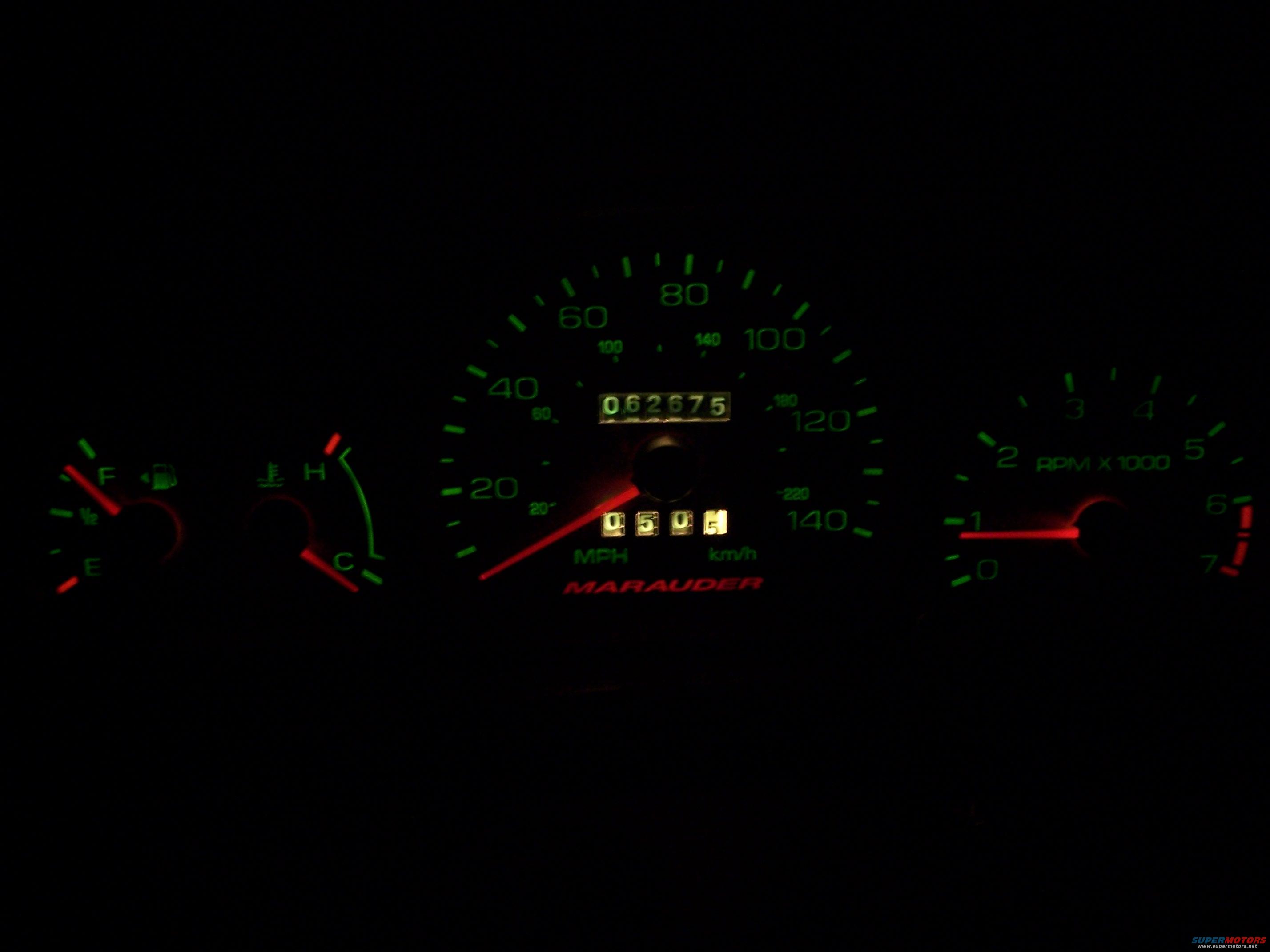 2001 Ford Crown Victoria photo