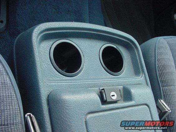 dsc00067b.jpg Cup holder mod