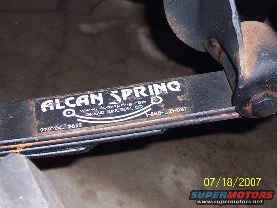 bronco-pics-046.jpg Alcan rear leafs from F-100 on the Bronco
2-1/4 wide.4 inch lifted with shackle flip