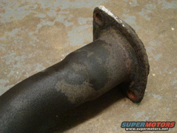 Exhaust pipe flange with mounting holes