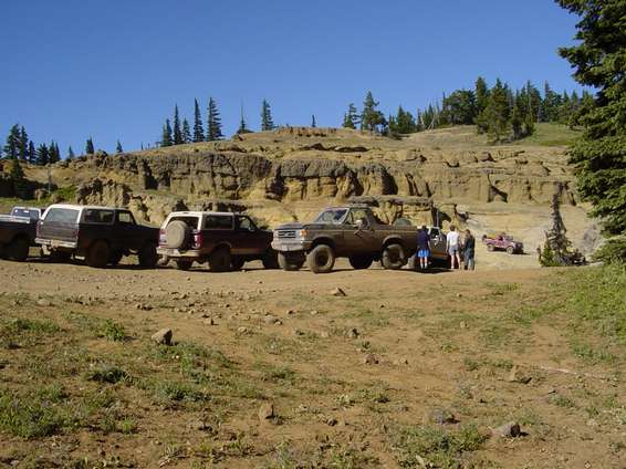 broncofest_2002_150.jpg The group waiting for Hip to get back down