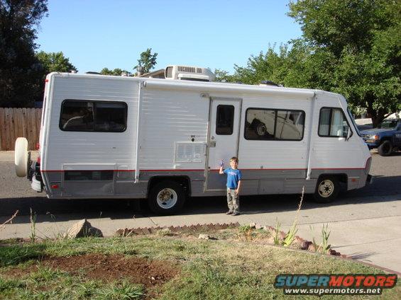 motorhome.jpg The new toy has come home. this is a 1982 27' southwind motorhome. it has a 502 big block and an TH400 tranny and a US Gear underdrive unit