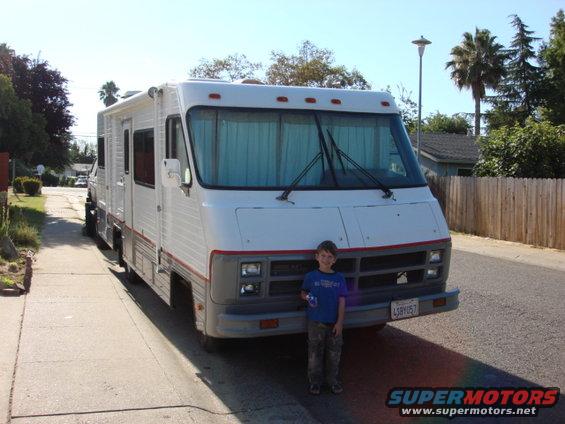 motorhome2.jpg Here is the front end. this is in good shape for its age.