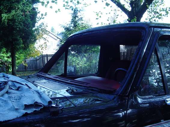 new_windsheild_101002_006.jpg Looks funky with no glass