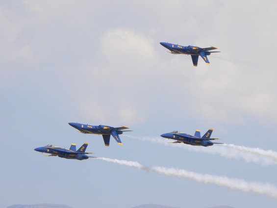 p1010452.jpg Blue Angels, four of the six, two are inverted.