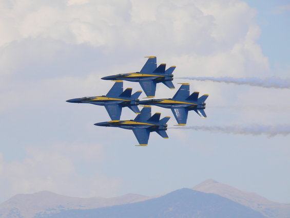 p1010423.jpg Blue Angels, the diamond.