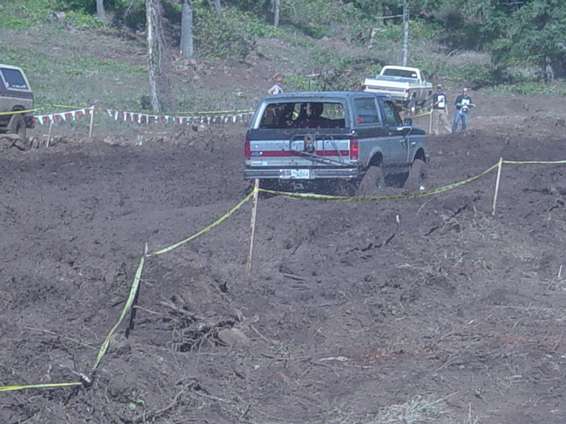 4x4_wars_101202_066.jpg My truck likes mud