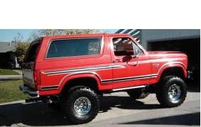Red 1986 Ford Bronco, 3/4 front view
