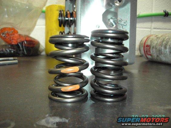 valvesprings.jpg new roller spring on the left, standard AFR spring on the right.