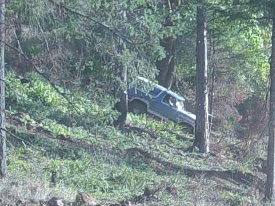 4x4_wars_101202_116.jpg Todd coming down the hill, heading for his fav mud hill