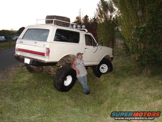 dsc04878.jpg Chris next to his Bronco