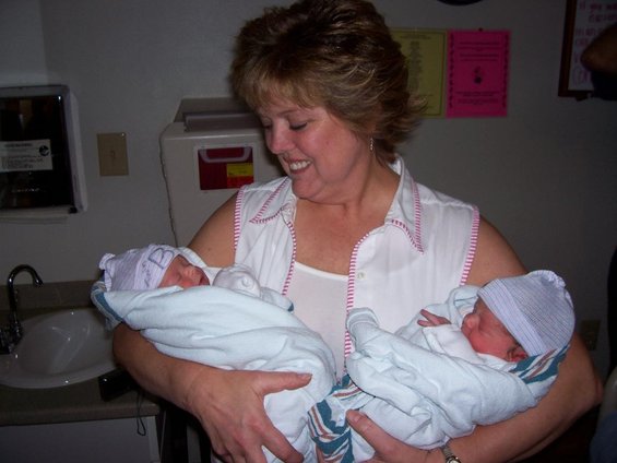 100_30761.jpg Paul's wife with grandbabies