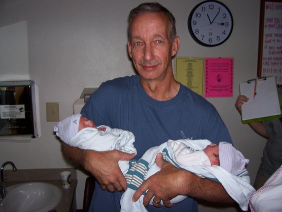 100_30781.jpg Paul / Boss351 with grand daughters