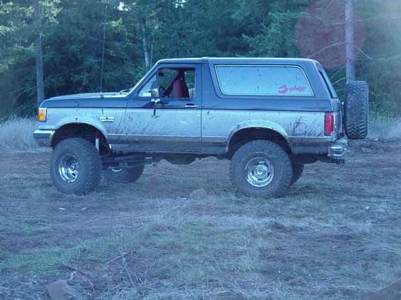 4x4_wars_101302_011.jpg Parked my truck on the side, Went to find out if I can fit in as an alternate