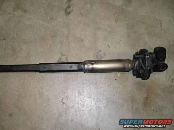 Steering shaft assembly with a universal joint at one end