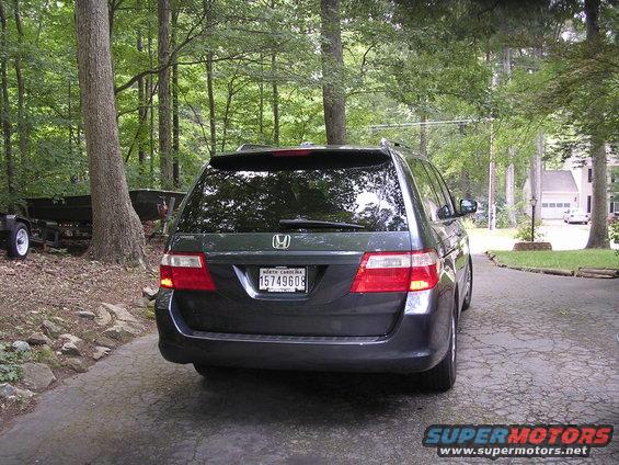Rear view of a 2006 Honda Odyssey minivan