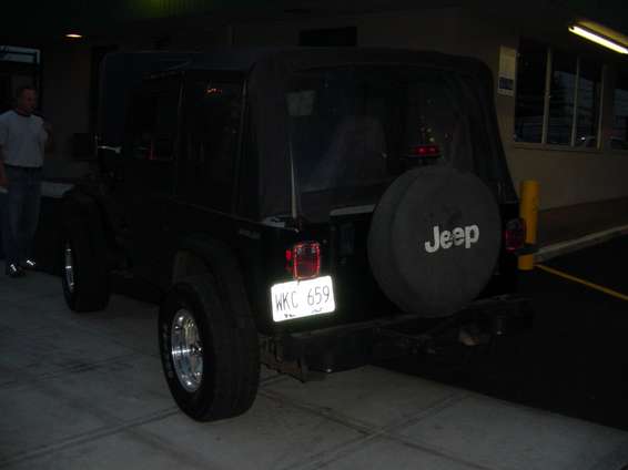 franks_jeep_2.jpg Its kinda dark, but it was getting late. We will get delivery on monday when the banks are open