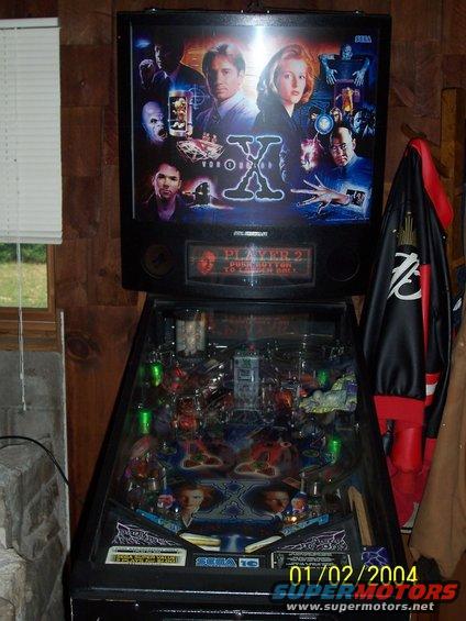 X-Files pinball machine with characters from the show on the backglass
