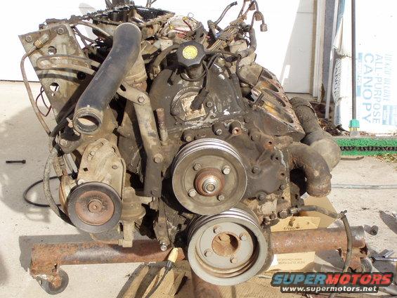 7.3-diesel-(7).jpg the front of the engine with the 1 head off