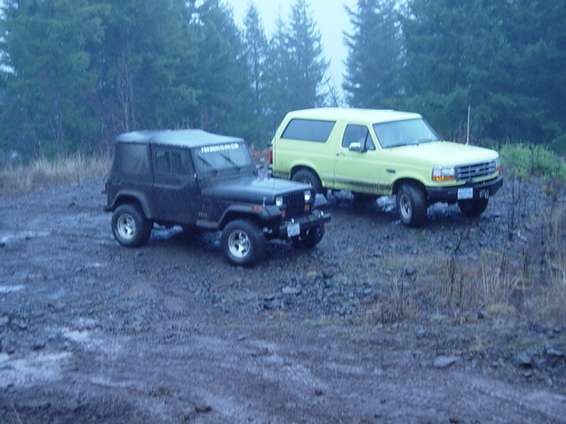 lets_go_wheelin_111602_082.jpg Frank and lemon pledge