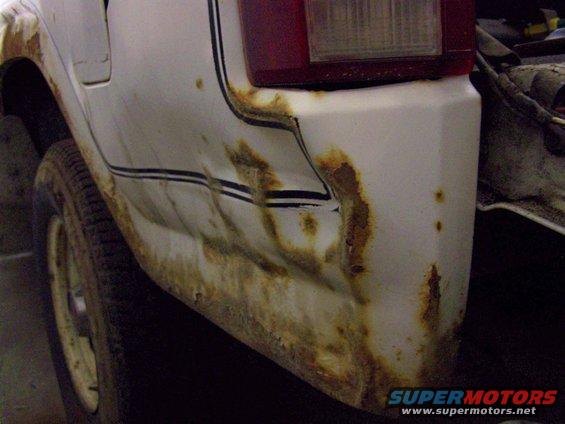 000_0074.jpg Driver's side rear-end damage.