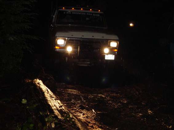 lets_go_wheelin_111602_128.jpg Here comes Tony thru the same spot