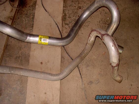 img_0087.jpg There's the old uber-kinked 2 " Lincoln replacement tailpipe. Next to it is the Impala SS mandrel bent 2 1/2" unit from Dynomax. Pretty darn close to perfect match.
