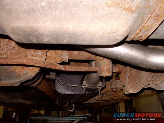 img_0122.jpg Wish I had more lighting, but squint away and you can see how well the hanger/clamp positions the  2 1/2" Hooker Aerochamber muffler on the stock rubber (90') hangers