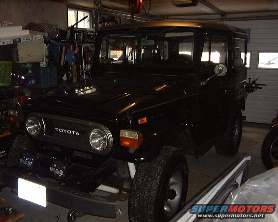 dsc00441.jpg Cramed in the Garage 1