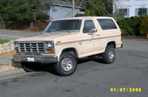 Tan 1980s Ford Bronco, 3q-front view