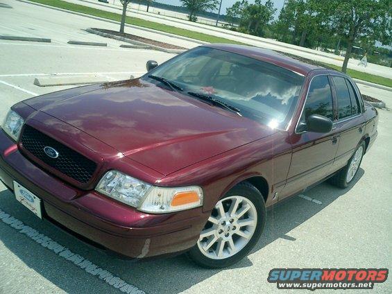 Maroon 2004 Ford Crown Victoria parked in a lot