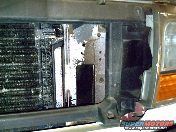 Opening In Rad Support For 300/460 Air Supply To Filter Box,
Bigger Opening Than For The 302/351.