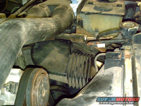 pict0092.jpg The 300/460 Supply Hose From The Rad Support To The Air Box.