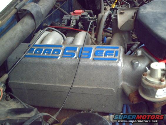 Ford 5.8L EFI engine valve cover