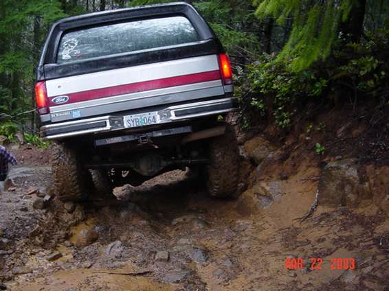 shultseys_run_32203_063.jpg Back tire in the air (bronco does not feel stable)