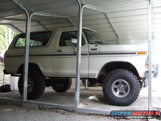 She almost doesn't fit into the carport anymore.  Notice the new 35" Dick Cepek Mud Countrys.