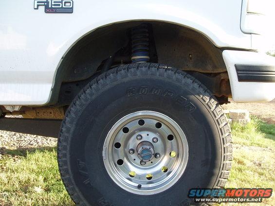 1994 Ford F-150 XLT fender and tire