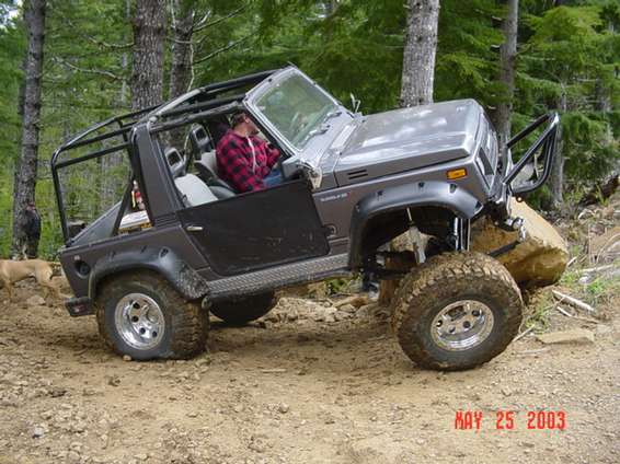 broncofest_2003_297.jpg A sami showed off for us..