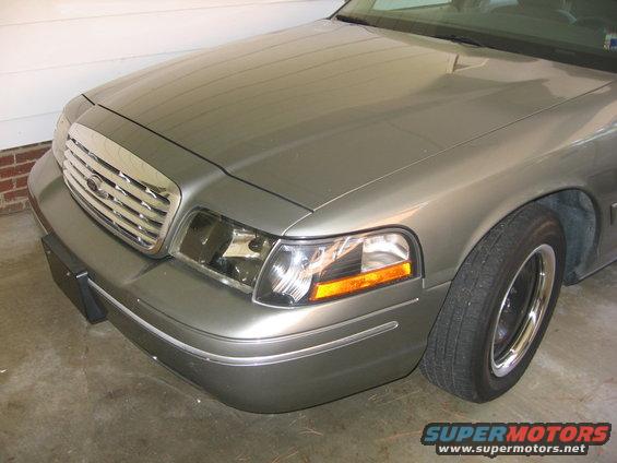 Front view of a 2000 Ford Crown Victoria with a chrome grille and headlights
