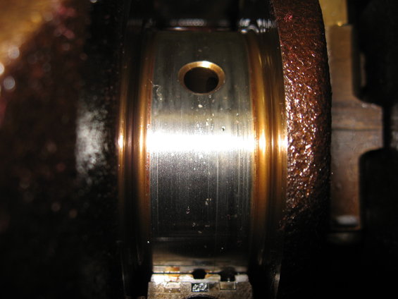 Engine bearing with oil hole